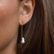 Leah Alexandra - Baroque Pearl Threader Earrings in Gold